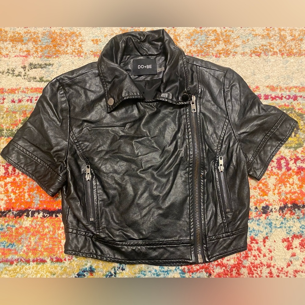 DO+BE cropped faux leather short sleeve motorcycle jacket Sz S